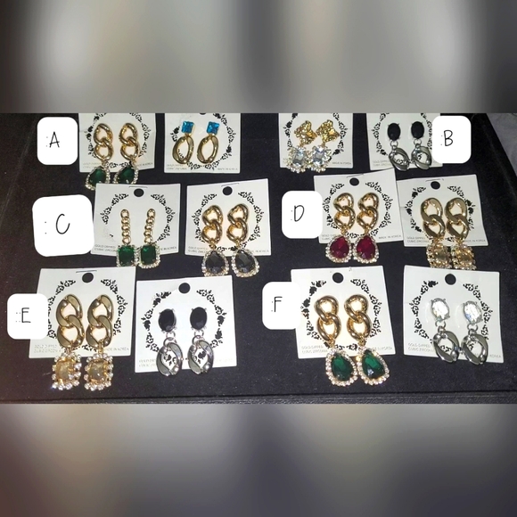 NEW CUBIC ZIRCONIA GOLD DIPPED EARING UNIQUE .CUSTOM MADE💎CHOOSE YOUR LETTER💠 - Picture 1 of 10